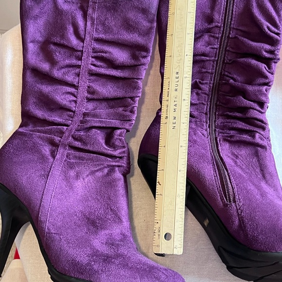 Beautiful Suede Megan Boots. - Picture 6 of 7